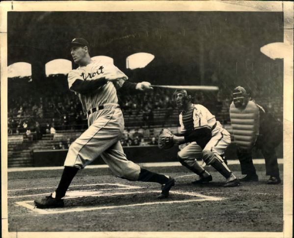 1939 Hank Greenberg Detroit Tigers "The Sporting News Collection Archives" Original 8" x 10" Photo (Sporting News Collection Hologram/MEARS Photo LOA)