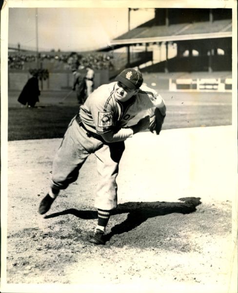 1939 Buck Newsom St. Louis Browns "The Sporting News Collection Archives" Original 8" x 10" Photo (Sporting News Collection Hologram/MEARS Photo LOA)