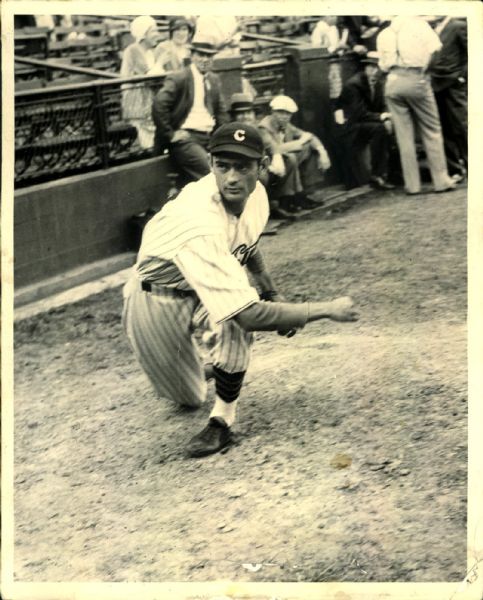 1933 Guy Bush Chicago Cubs "The Sporting News Collection Archives" Original 8" x 10" Photo (Sporting News Collection Hologram/MEARS Photo LOA)
