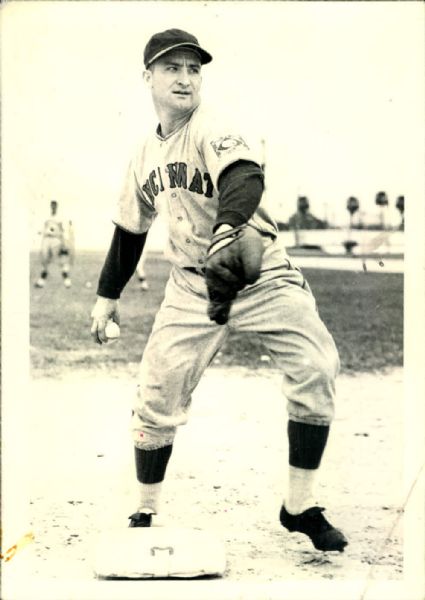 1939 Bill Myers Cincinnati Reds "The Sporting News Collection Archives" Original 5" x 7" Photo (Sporting News Collection Hologram/MEARS Photo LOA)