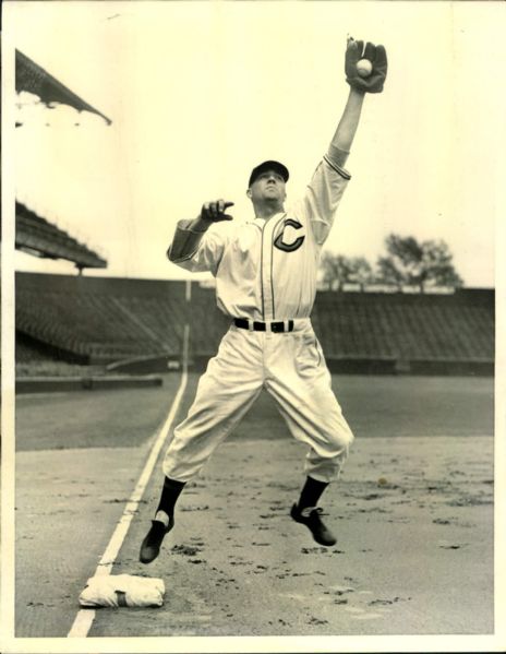 1938 Ken Keltner Cleveland Indians "The Sporting News Collection Archives" Original 7" x 9" Photo (Sporting News Collection Hologram/MEARS Photo LOA)