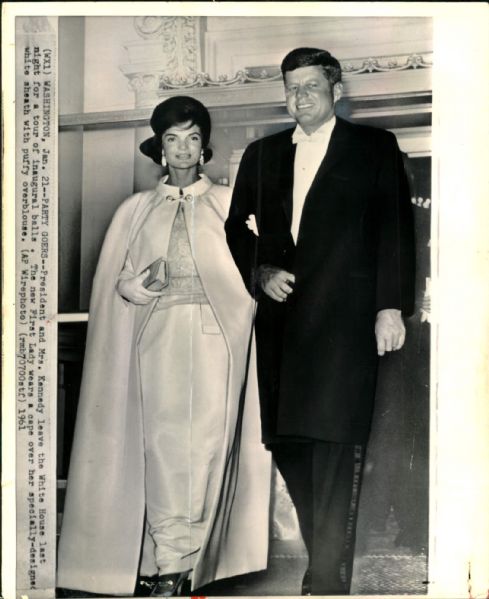 1961 Jacqueline and John F Kennedy Inauguration Original 8" x 10" Photo (MEARS Photo LOA)