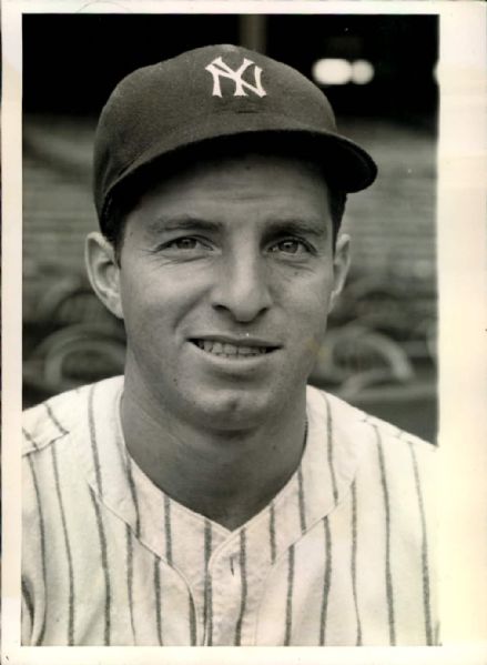 1942 Tommy Henrich New York Yankees “Seattle Times” Original 5 x 7 News Photo (“Seattle Times” Hologram/MEARS LOA)