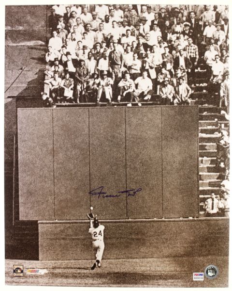 Willie Mays Signed "The Catch" 16 x 20 Photo - PSA/DNA
