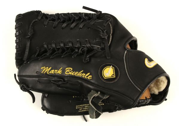 2000s Mark Buehrle Chicago White Sox Nike Glove w/Name Embroidered - MEARS LOA 