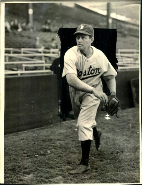 1941 Wes Ferrell Boston Braves "TSN Collection Archives" Original 6" x 8" Photo (Sporting News Collection Hologram/MEARS LOA)