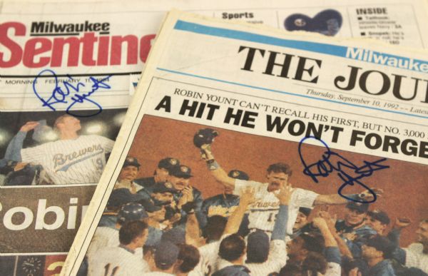 1992 Robin Yount Milwaukee Brewers Signed Newspaper - Lot of 2 - MEARS LOA 