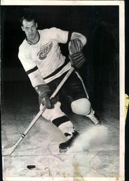 1950-63 Gordie Howe Detroit Red Wings Original Photos - Lot of 6 (MEARS LOA)