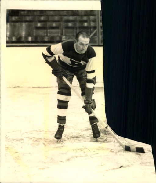 1933 Perk Galbraith Boston Bruins Original 5.5" x 6.5" Photo (MEARS LOA)