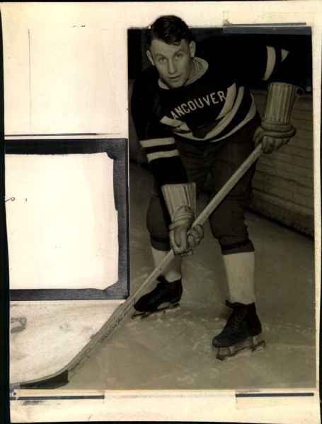 1933 Jimmy Arnott Vancouver Canadiens Original 7 1/4" x 9 1/2" Photo (MEARS LOA) 