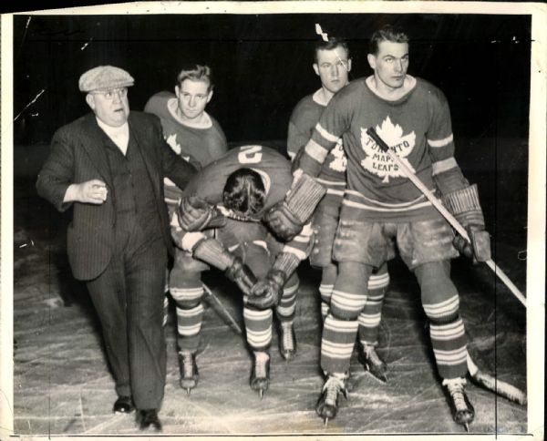 1938 Red Horner Toronto Maple Leafs Original 8" x 10" Photo (MEARS LOA) 