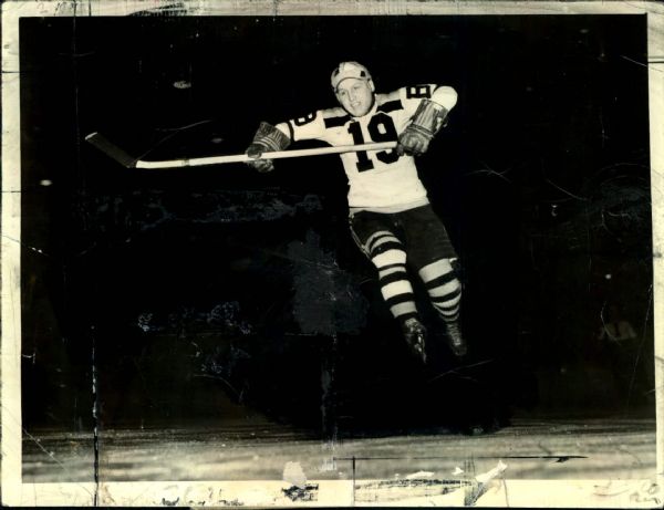 1939 Jack Crawford Boston Bruins Original 6.5" x 8.5" Photo (MEARS LOA)