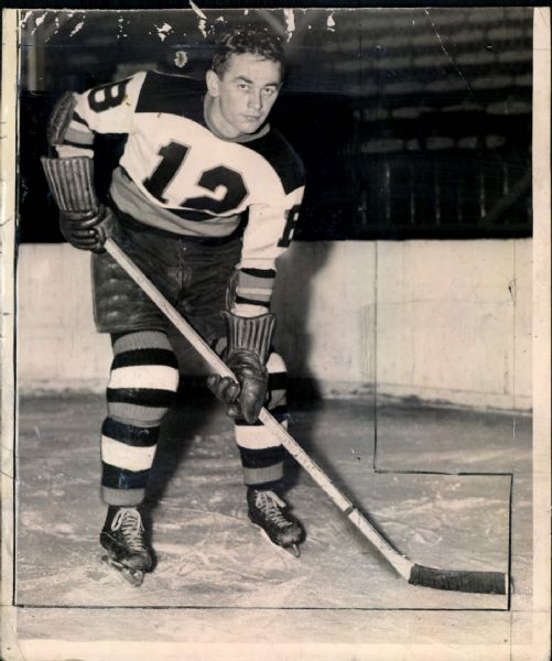 1938 Flash Hollett Boston Bruins Original 7" x 8.5" Photo (MEARS LOA)