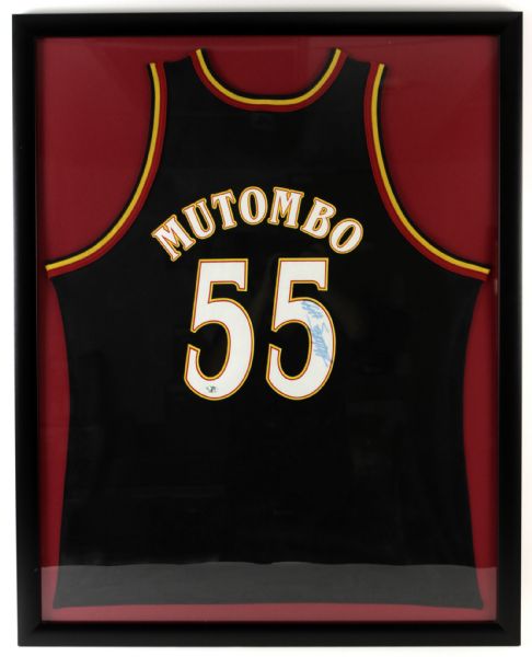 1996-01 Dikembe Mutombo Atlanta Hawks Signed Framed Jersey (Legends of the Field COA)