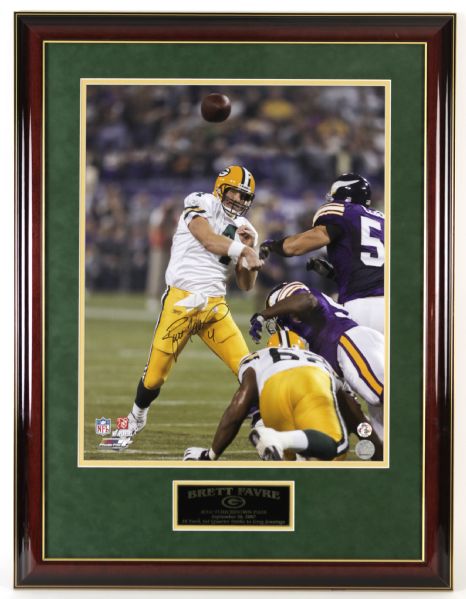 2007 Brett Favre Green Bay Packers Signed 23" x 31" Framed 421 st Touchdown Pass Photo Display (Brett Favre Hologram)