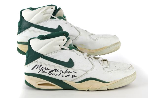 1992-93 Moses Malone Milwaukee Bucks Signed Game Worn Shoes (MEARS LOA/JSA)