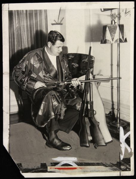 1935 Babe Ruth New York Yankees Cleans His Rifles Original 6" x 8" Photo