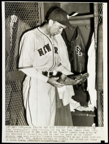 1942 Carl Hubbell New York Giants Original 8 x 10.5" Photo