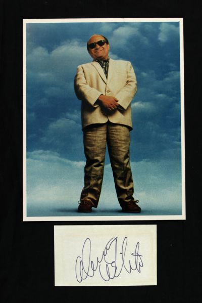 1988 Danny DeVito 8" x 10" Photo & Signed 3 " x 5" Index Card (JSA) 