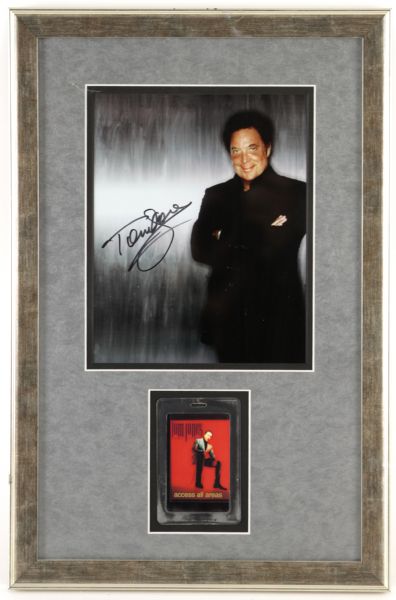 1990s-2000s Tom Jones Signed 14" x 21" Framed Photo (JSA)