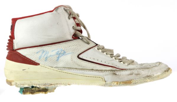 1986 Michael Jordan Chicago Bulls Air Jordan II Sneaker (Clubhouse Signature)
