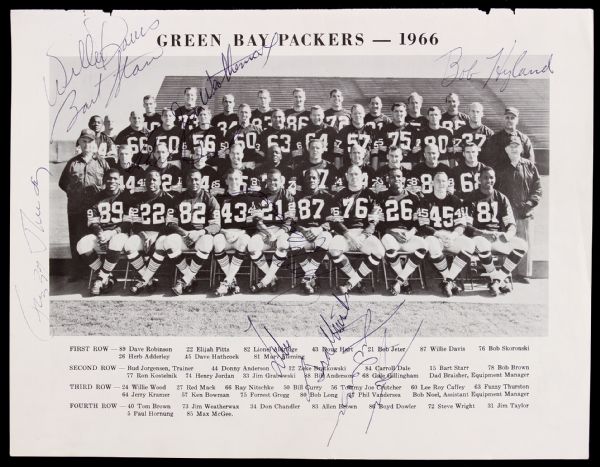1966 Green Bay Packers Signed Team Photo w/ 9 Signatures Including Bart Starr, Willie Davis, Fuzzy Thurston & More (JSA)
