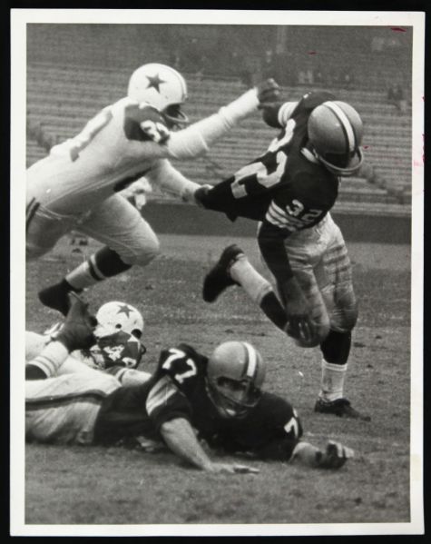 1960s Jim Brown Cleveland Browns 8" x 10" B/W Blank Backed Photo