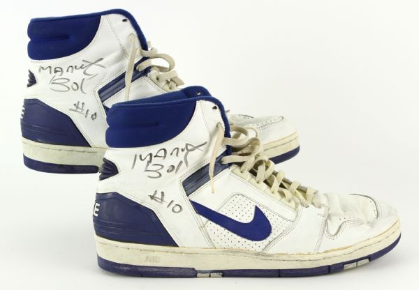 1988-90 Manute Bol Golden State Warriors Signed Game Worn Nike Sneakers (MEARS LOA/JSA)