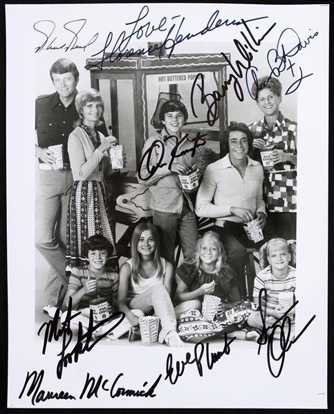 1980s Brady Bunch Cast Signed Photo w/ 9 Signatures Including Robert Reed, Florence Henderson, Barry Williams & More (PSA/DNA)