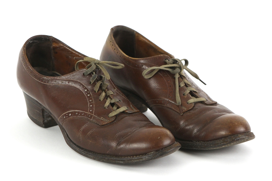 1941-1945 WWII Women Army Corp (WAC) Womens Shoes & Photo (Identified To Kathrun E. Utz)