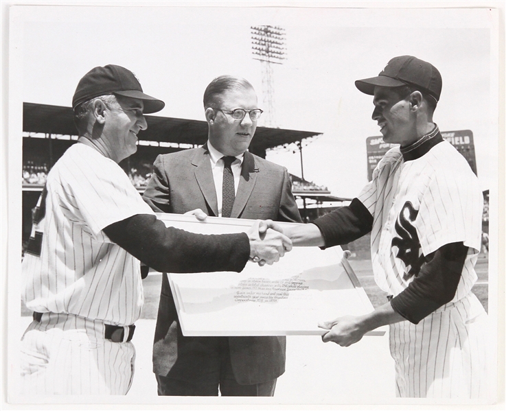 1956 Luis Aparicio Chicago White Sox Original 8"x 10" Photo 