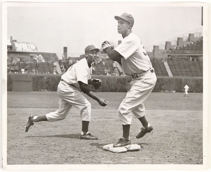1954 Ernie Banks Chicago Cubs Original 8"x 10" Photo