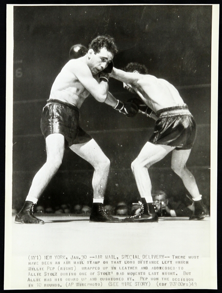 1943 Allie Stolz vs Willie Pep 8"x 10" Wire Photo 