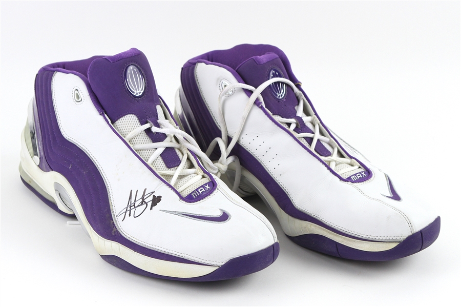 2005 Andrew Bogut Milwaukee Bucks Signed Game Worn Nike Sneakers (MEARS LOA/JSA)