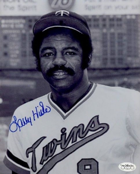 1973-77 Larry Hisle Minnesota Twins Autographed 8x10 Photo *JSA*