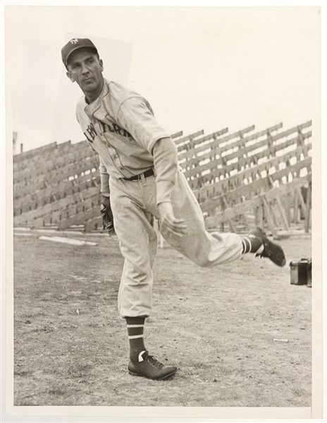 1938 Carl Hubbell New York Giants 7" x 9" Original Photo (Chicago Tribune COA)
