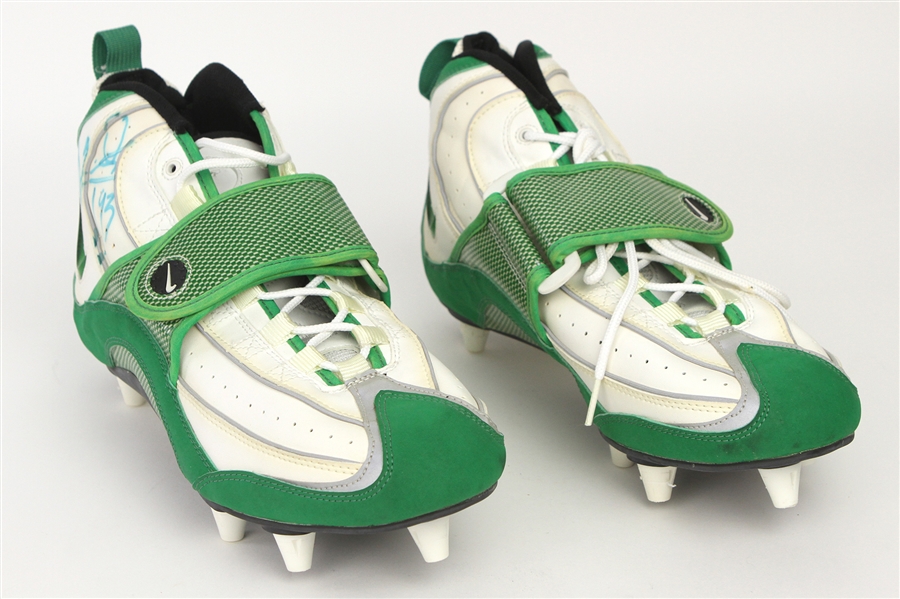 1997 Gilbert Brown Green Bay Packers Signed Game Worn Nike Cleats (MEARS LOA/JSA)