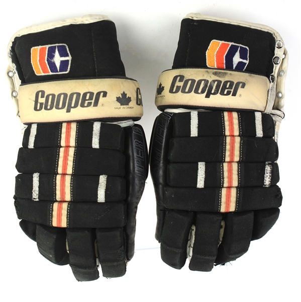 1979-1989 circa Brian Propp Philadelphia Flyers Cooper Game Worn Hockey Gloves (MEARS LOA)