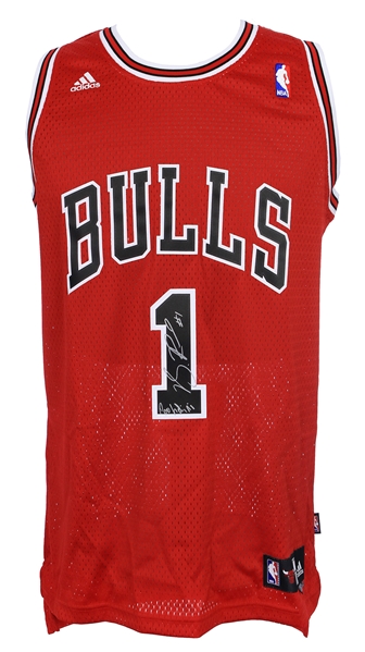 2008-09 Derrick Rose Chicago Bulls Signed Jersey (PSA/DNA)