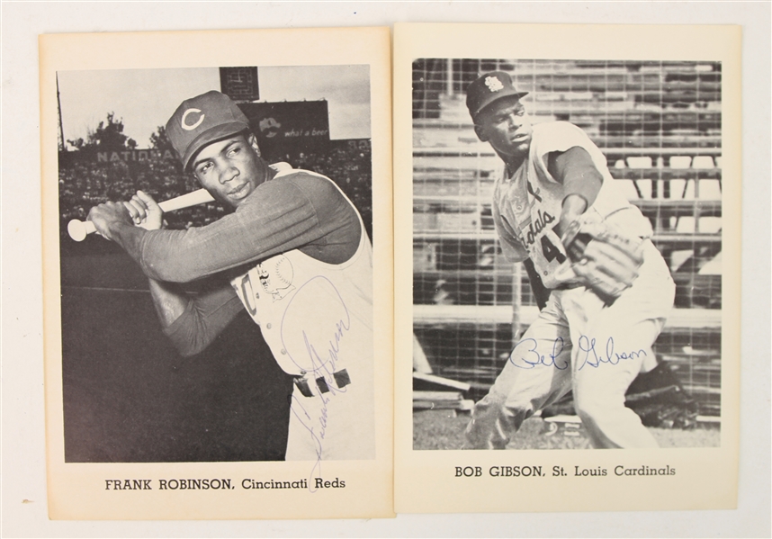 1965 Bob Gibson Frank Robinson Cardinals/Reds Signed 5"  x 7" Team Photo Pack Photos (JSA) - Lot of 2