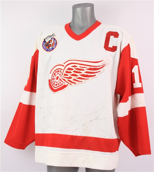 1992-93 Steve Yzerman Detroit Red Wings Professional Model Home Jersey (MEARS LOA)
