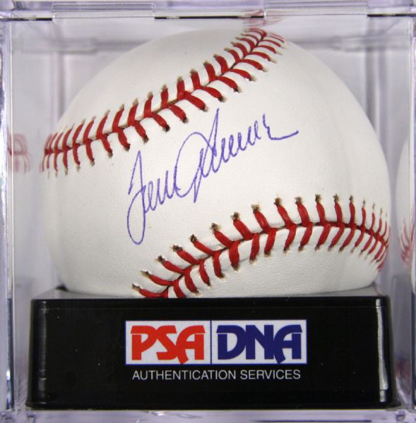 Tom Seaver Mets / Reds / White Sox Single Signed OML (Selig) Baseball PSA/DNA GEM MT 10