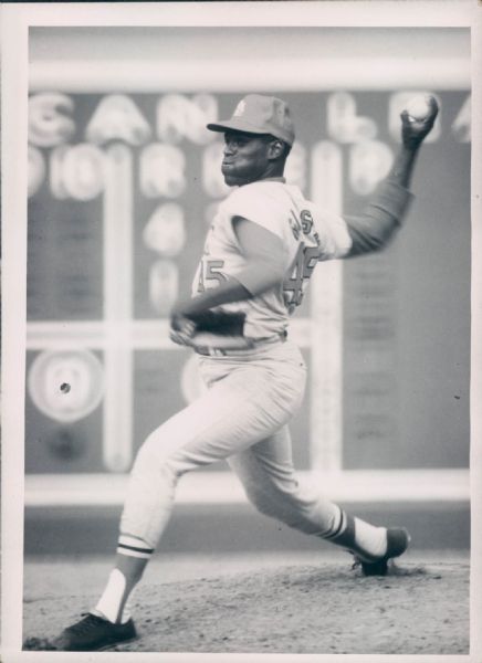 1967 Bob Gibson St. Louis Cardinals "The Sporting News Collection Archives" Original Type 1 5" x 7" Photo (Sporting News Collection Hologram/MEARS Type 1 Photo LOA)