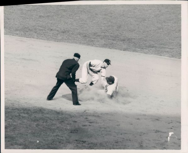 1949 Roy Campanella Brooklyn World Series Game 2 Out at second Dodgers World Series "The Sporting News Collection Archives" Original Type 1 8" x 10" Photo (TSN Hologram/MEARS Type 1 Photo LOA)