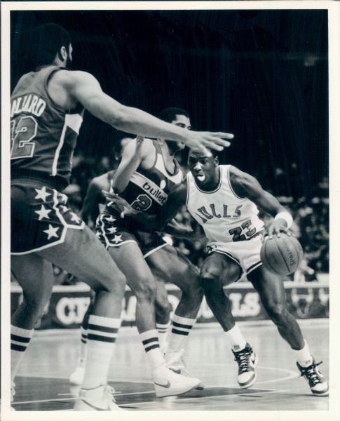 1985 Michael Jordan Chicago Bulls "Chicago Sun-Times" Original Type 1 8" x 10" Photo (Sun Times Hologram/MEARS Type 1 Photo LOA)
