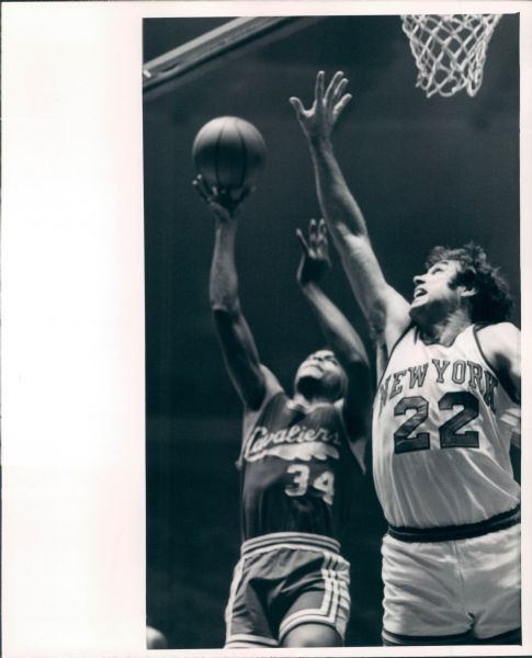 1969-74 Dave DeBusschere New York Knicks Type 1 8" x 10" Photo SPORT Magazine Collection Hologram (MEARS Type 1 Photo LOA)