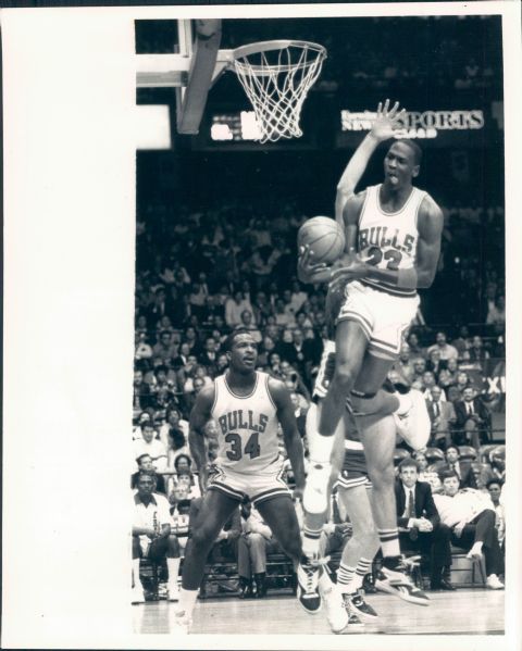 1987 Michael Jordan Chicago Bulls w/Charles Oakley "Chicago Sun-Times" Original Type 1 8" x 10" Photo (Sun Times Hologram/MEARS Type 1 Photo LOA)