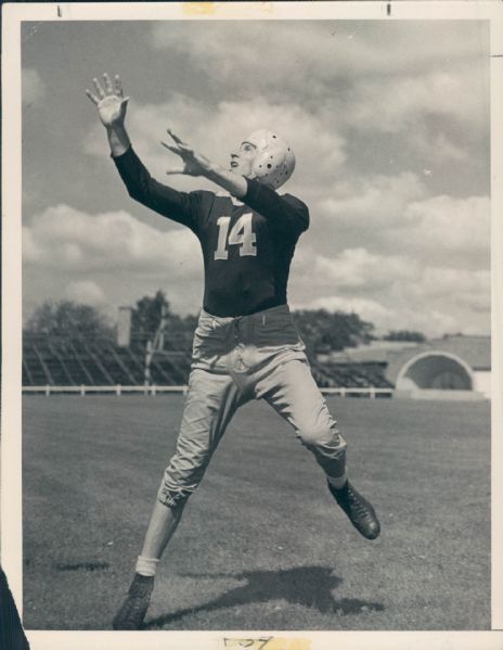 1930s Don Hutson depiction Green Bay Packers "The Sporting News Collection Archives" Original Type 1 6 1/2" x 8 1/2" Photo (Sporting News Collection Hologram/MEARS Type 1 Photo LOA)