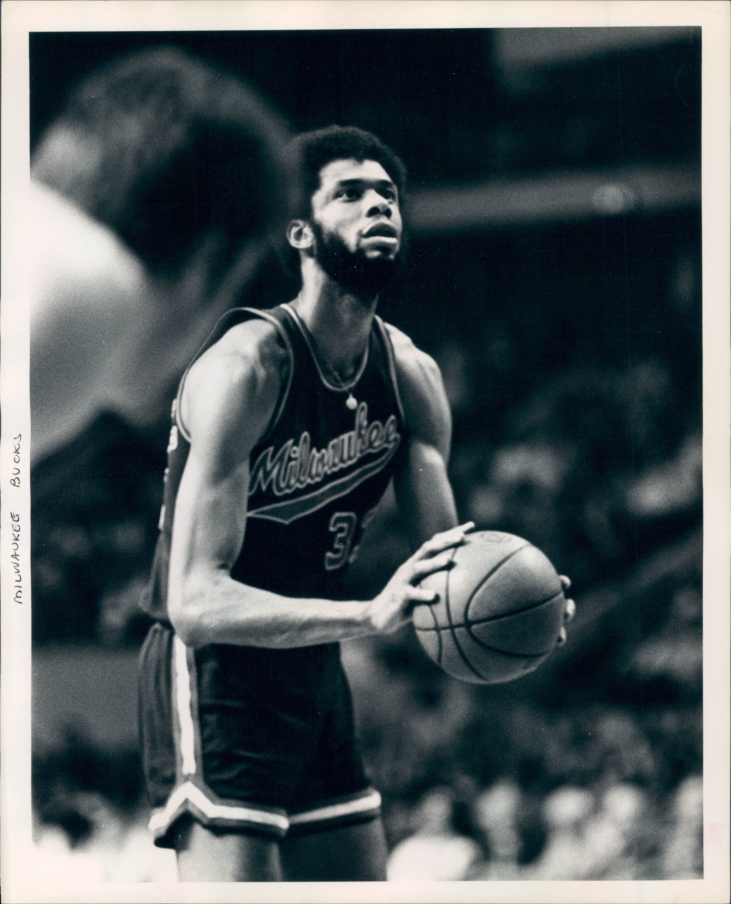 lew alcindor milwaukee bucks jersey