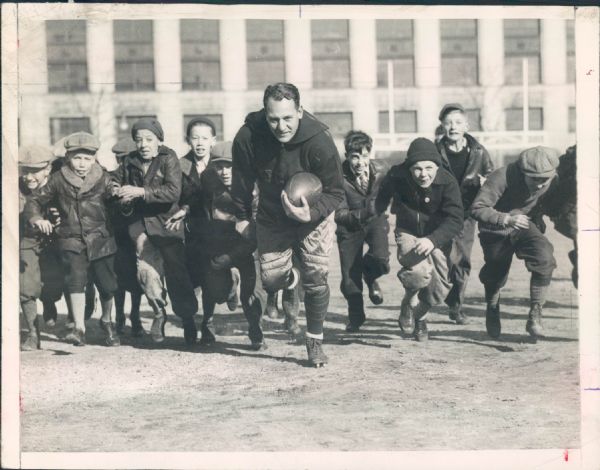 1934 Red Grange Chicago Bears "Chicago Sun-Times" Original Type 1 7" x 9" Photo (Sun Times Hologram/MEARS Type 1 Photo LOA)